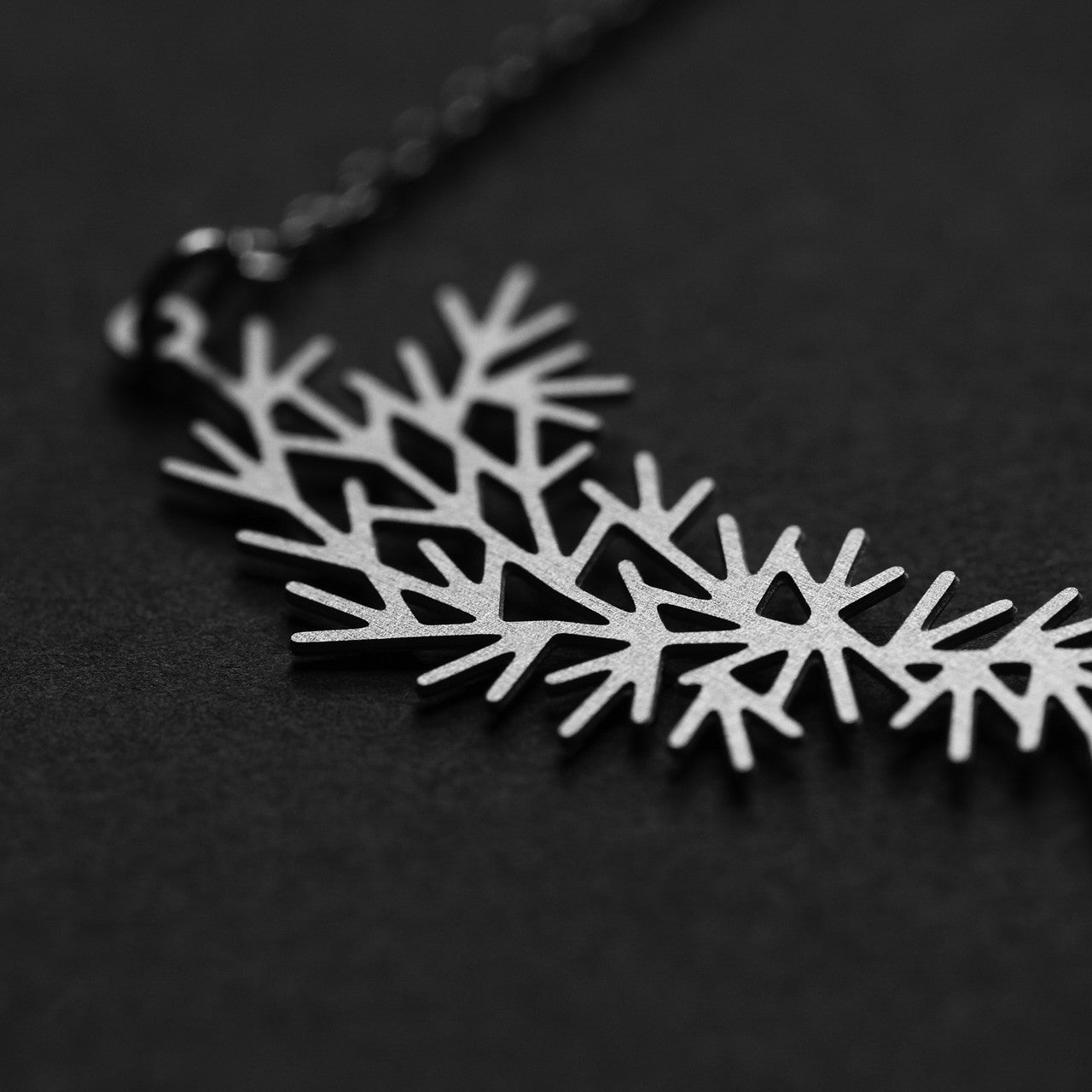 Moorigin stainless steel necklace with waterweeds motif