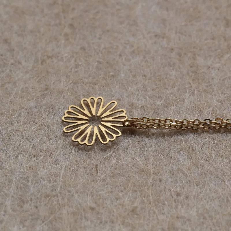 Daisy Pendant - Gold