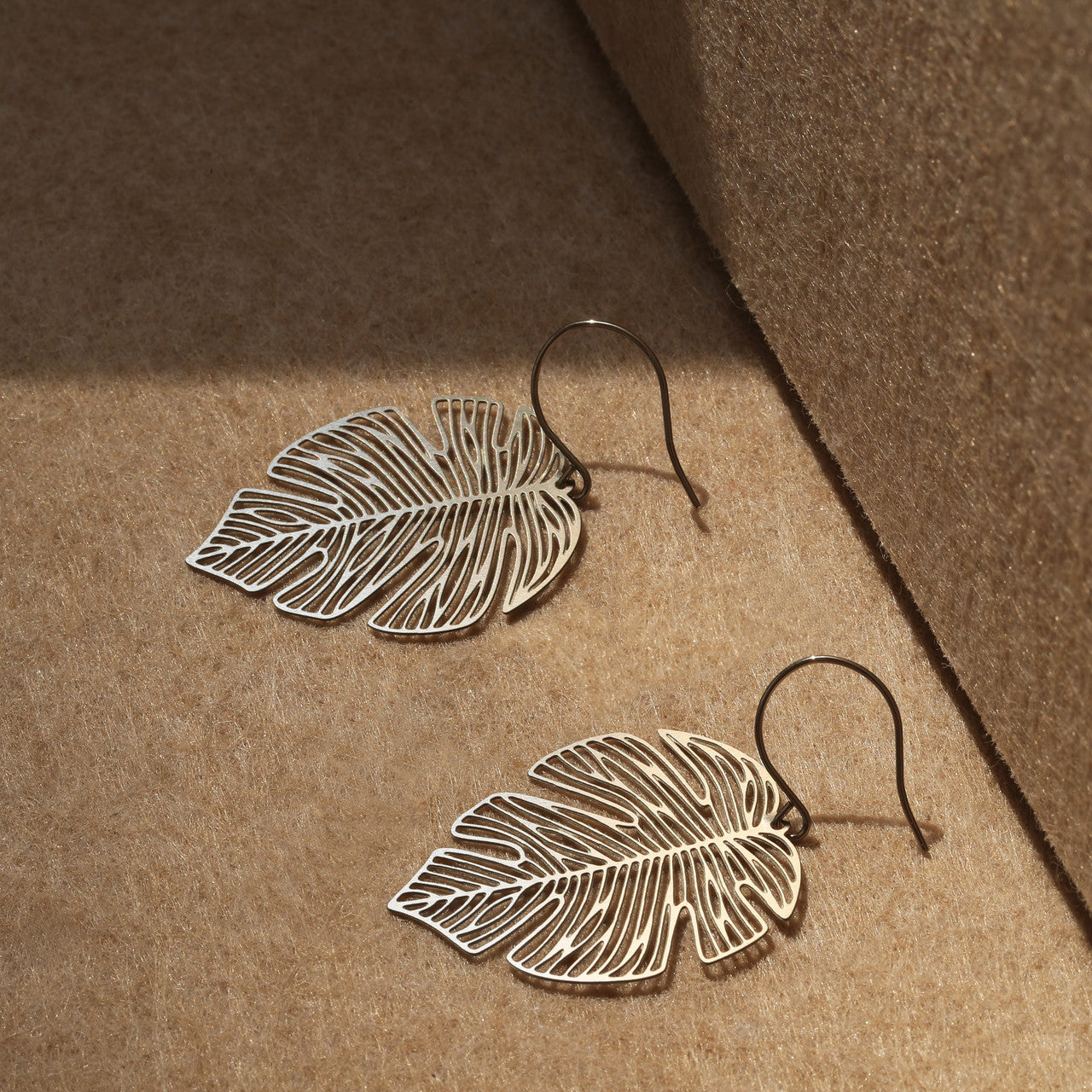 Moorigin_laser_cut_jewellery_lightweight_earrings_drop_monstera_deliciosa_leaf