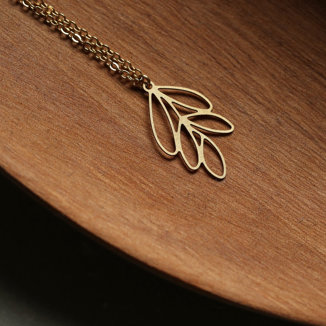 necklace_pendant_Moorigin_leafy_gold_plated_stainless_steel_made_in_Taiwan_nature_inspired_jewellery