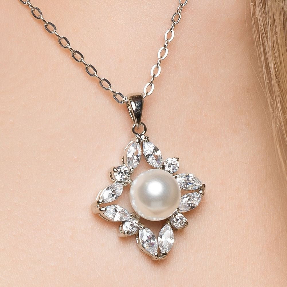 'Finola' Diamante Pearl Classic Bridal Pendant