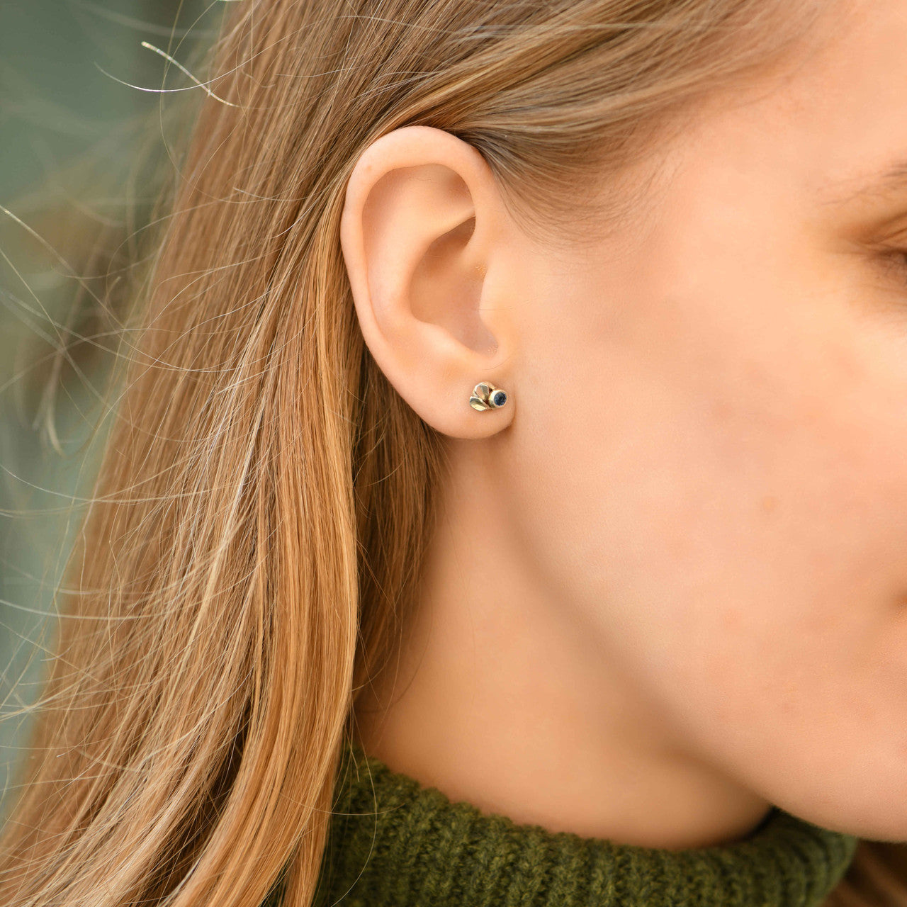 Holly_Suzanna_Clifford_handmade_jewellery_studs_earrings_sterling_silver_blue_sapphires_leafy_details_Sheffield