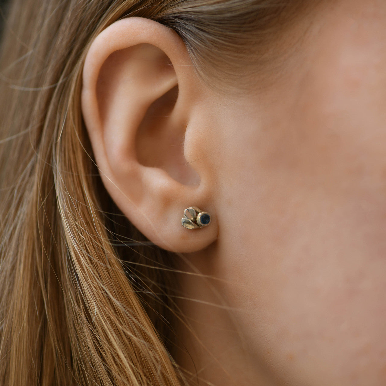 Holly_Suzanna_Clifford_handmade_jewellery_studs_earrings_sterling_silver_blue_sapphires_leafy_details_Sheffield