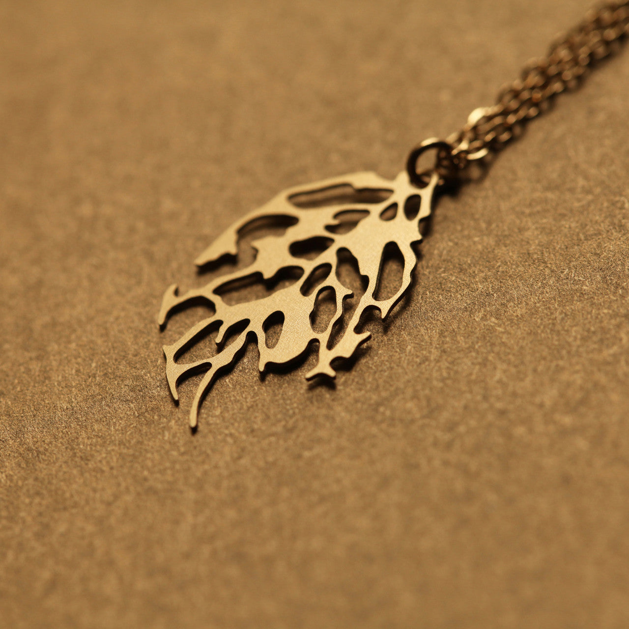 Moorigin gold plated necklace with leaf motif