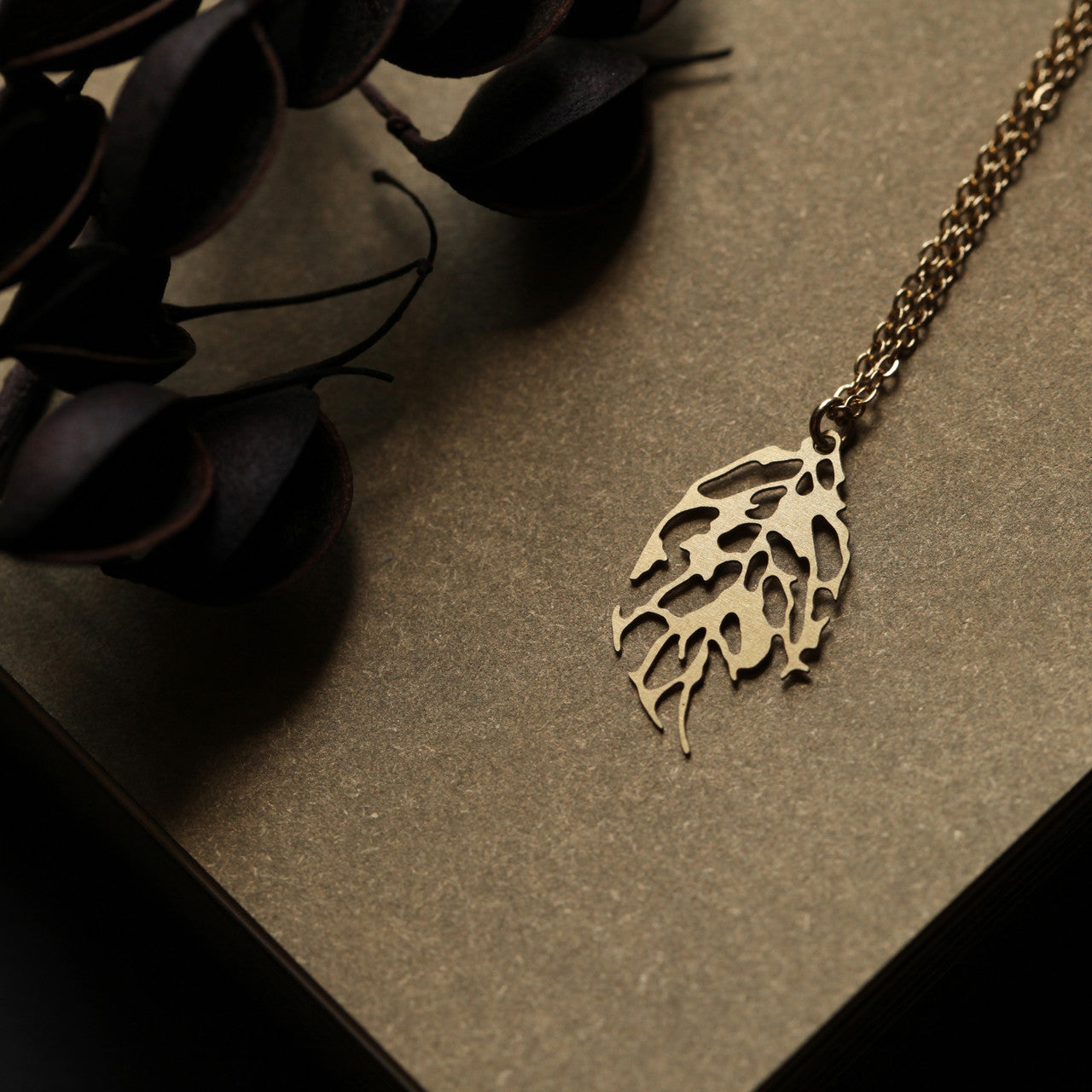 Moorigin gold plated necklace with leaf motif