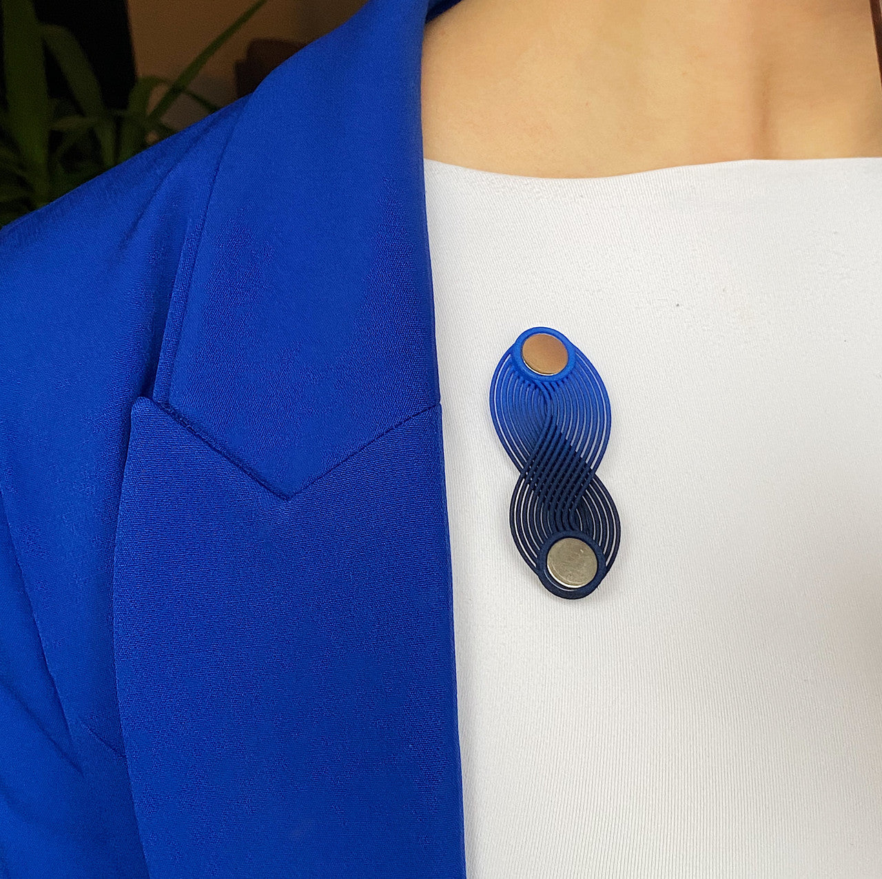 Eve_Balashova_brooch_intersection_blue_3D_printed_nylon_statement_handmade