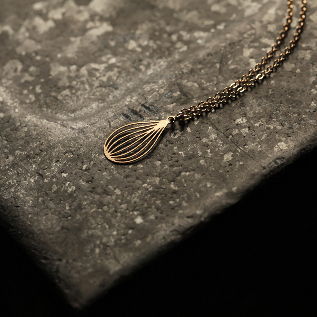 Moorigin laser cut and gold plated steel necklace with seed motif