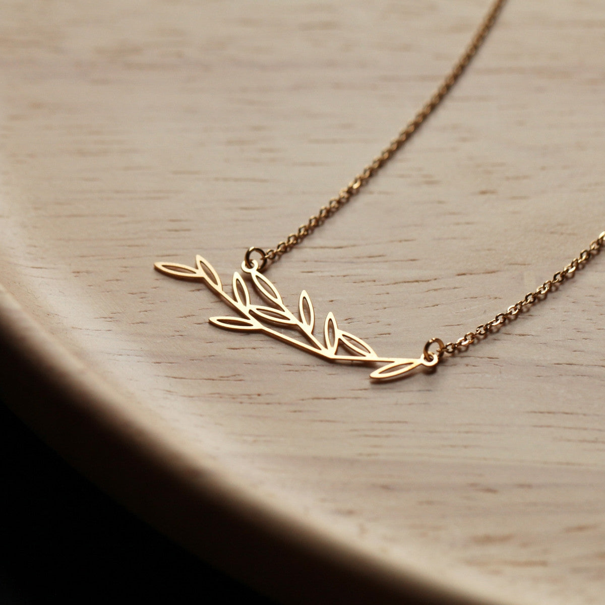 Moorigin gold leafy necklace stainless steel organic