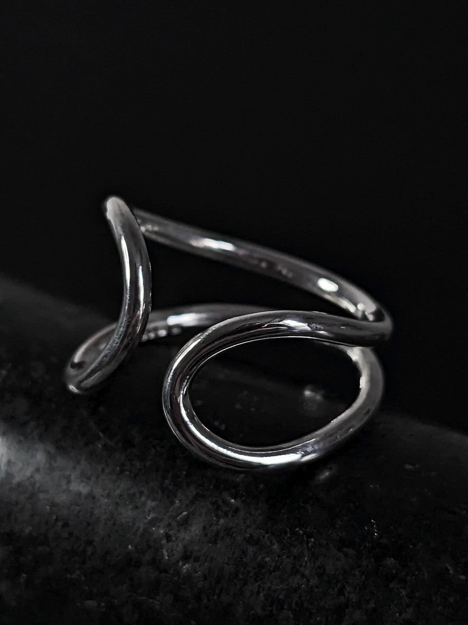 Akvile_Su_handmade_recycled_sterling_silver_fluid_ring_designer_statement_gender_neutral_organic_handmade_y2k_Edinburgh_Scotland