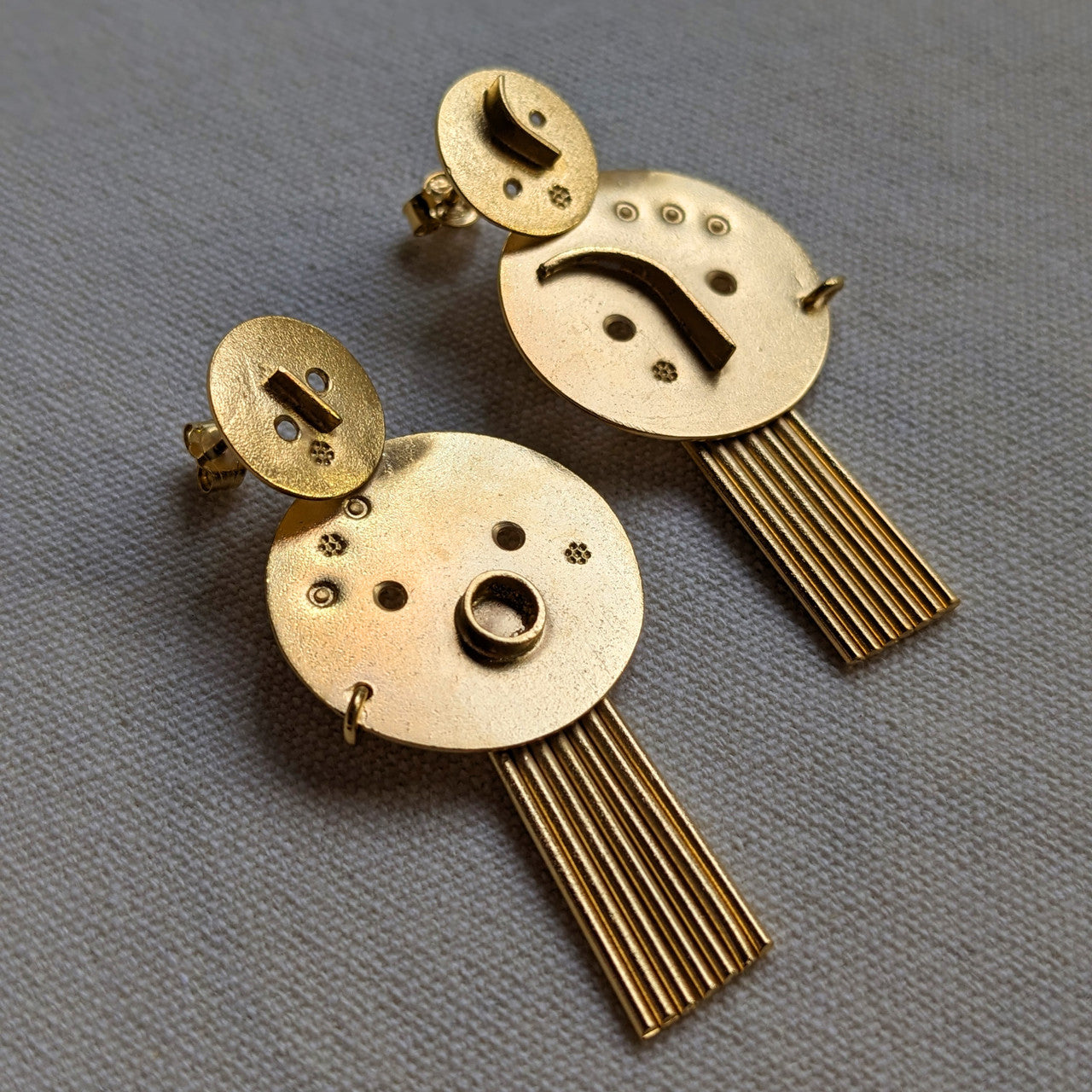 Minicyn_handmade_jewellery_earrings_statement_golden_two_face_connections_handmade_in_Paris_brass_gold_plated