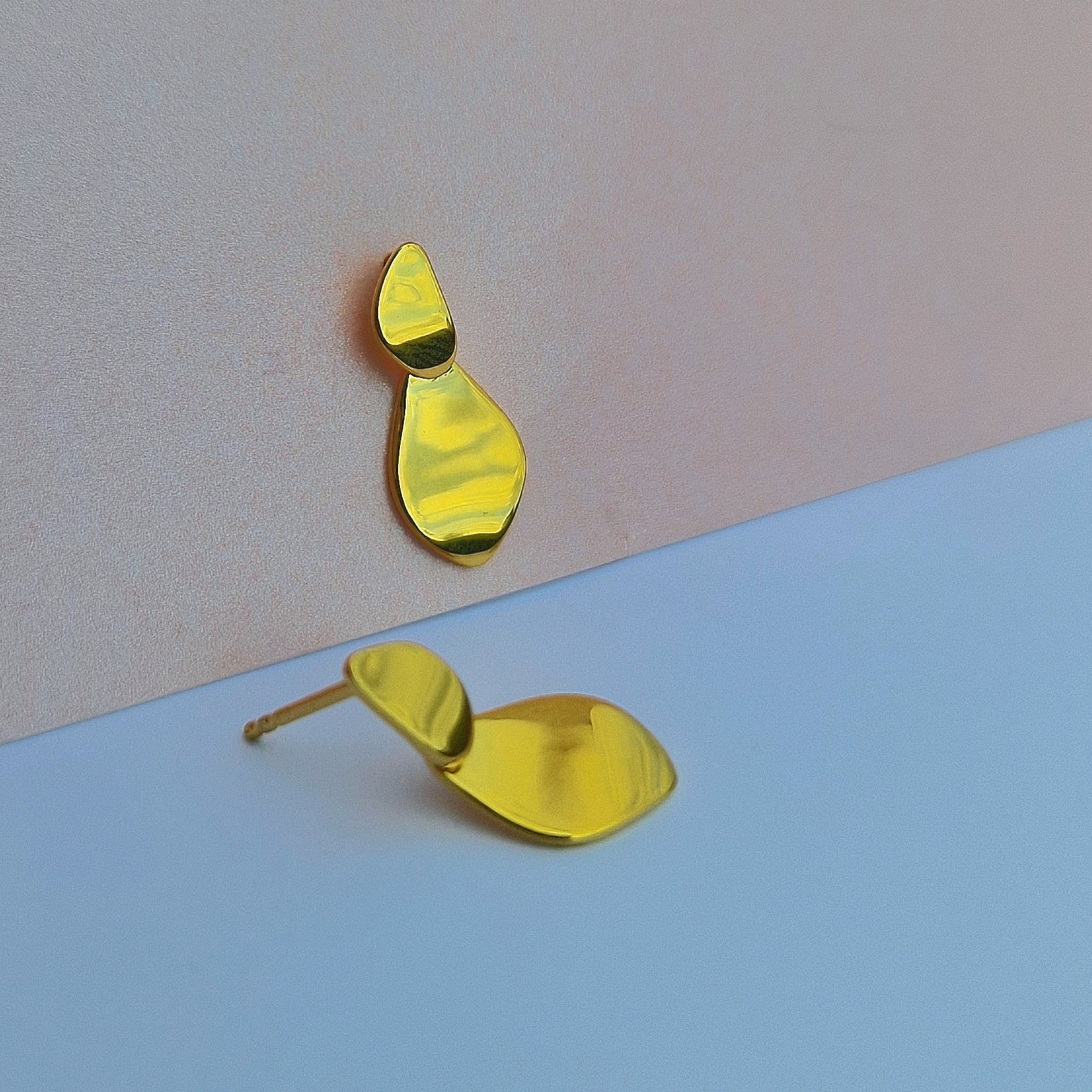 Pebble Link Studs Gold