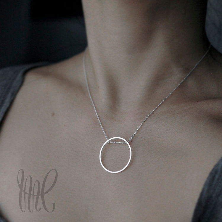 Singular Rolling Oh Necklace